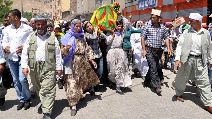 Kadn PKK'lnn cenazesini kadnlar tad