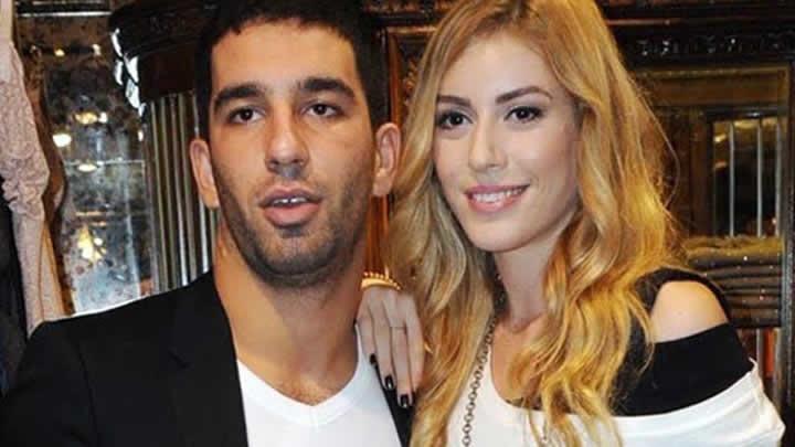 Arda Turan, Sinem Kobal' tamamen sildi!