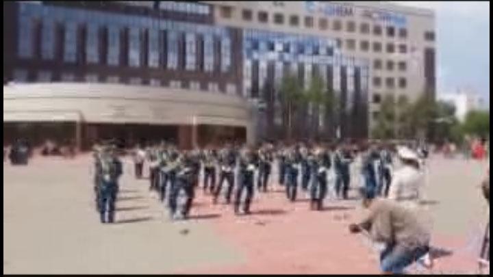 Kazak askerlerin 'gangnam' dans izlenme rekoru kryor!