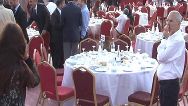 AK Parti iftarnda Babakan'a ilgin davet