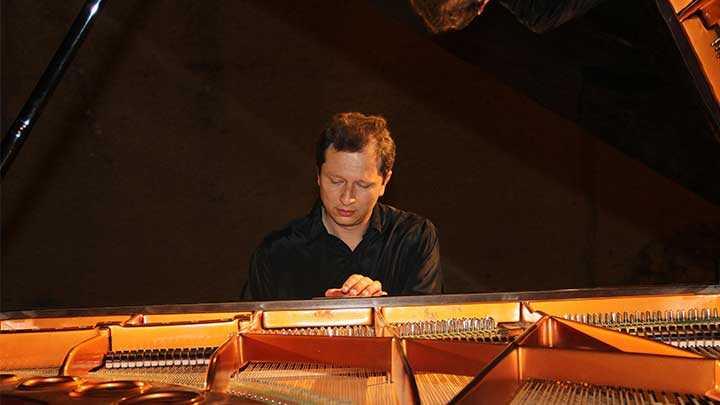 Rus piyanist Martynov'dan ta ocanda konser