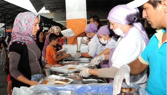 Bykehirden  dev iftar sofralar