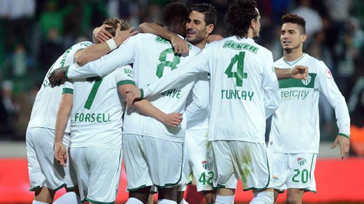 Bursaspor 3 futbolcusunu gnderdi