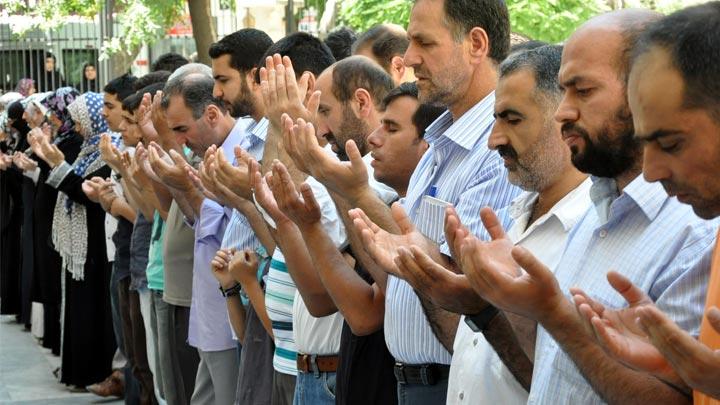 Msr'da lenler iin gyabi cenaze namaz