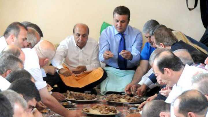 Sargl Aireti liderinin evine taziye ziyaretinde bulundu