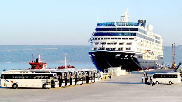 anakkale'ye  kruvaziyer gemi geldi