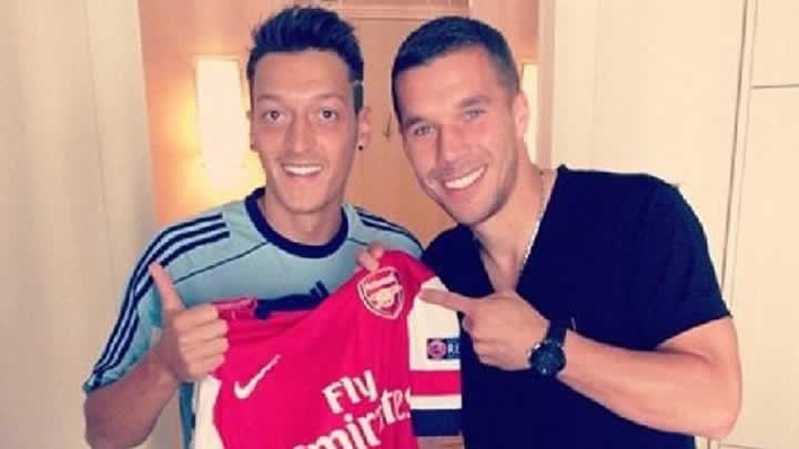 Podolski'den Mesut'a scak karlama