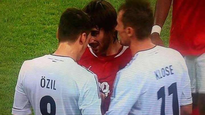 Veli Kavlak ile Mesut zil kavgas