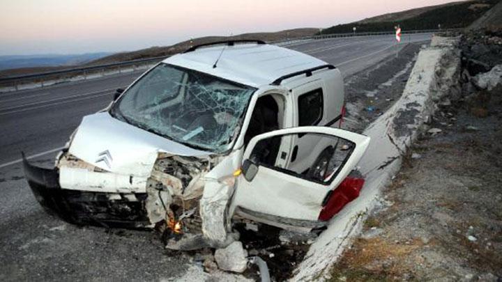 Tokat'ta trafik kazas: 3 l, 2 yaral