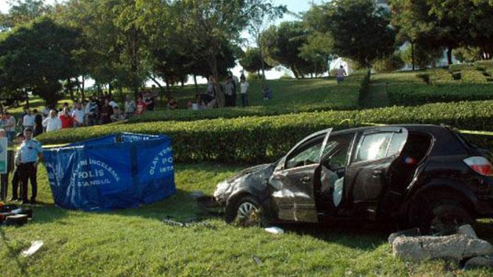 Zeytinburnu'nda otomobil kaldrmda yryen yayaya arpt