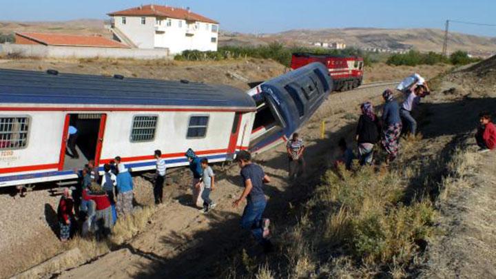 Yozgat'ta yolcu treni raydan kt