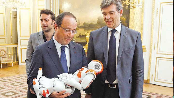 Hollande rakibi Merkelirobotlarla yakalayacak