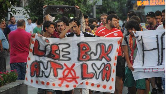 Antalyal taraftarlardan kanuna protesto