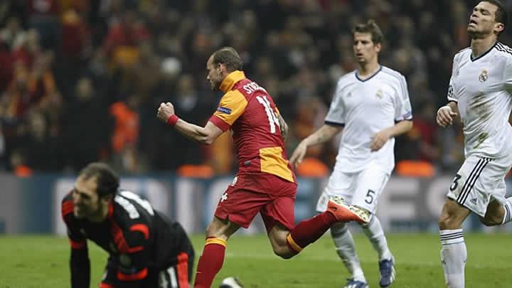 Galatasaray ynetimi Real Madrid galibiyeti iin kesenin azn at