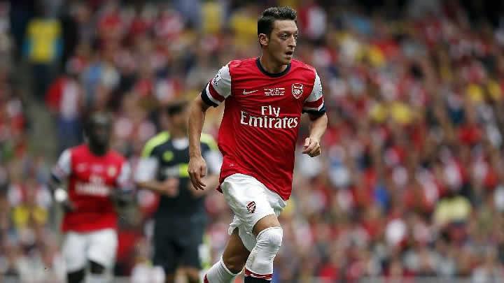 Mesut zil otu Arsenal, Stoke City'i devirdi: 3-1