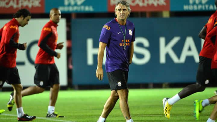 Galatasaray'n yeni hocas Mancini kimdir"