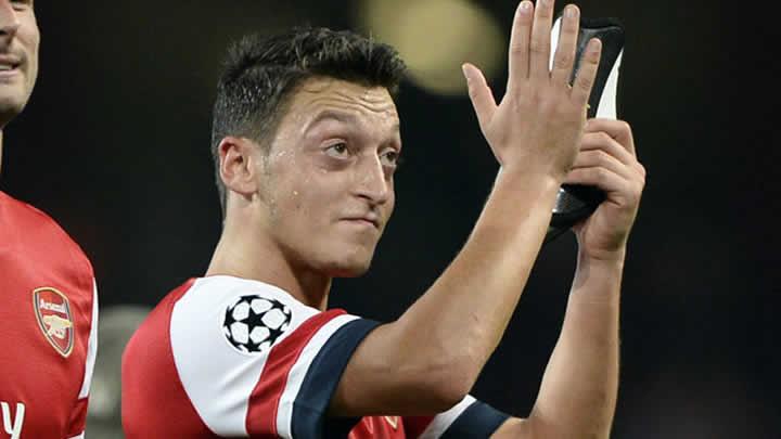 Mesut Arsenal'i en iyi yapt