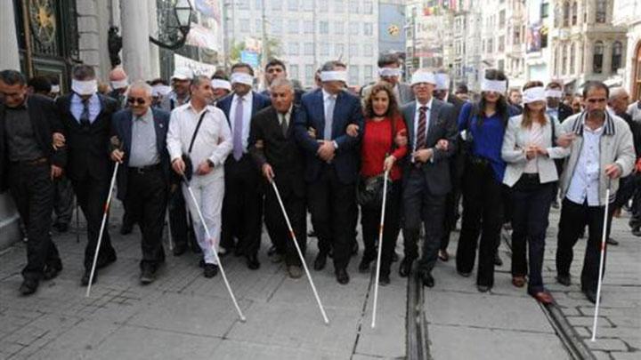 CHP'liler stiklal'de byle yrd!