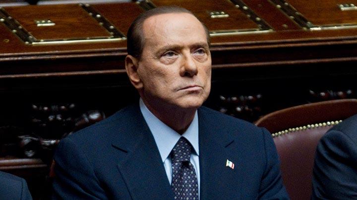 Berlusconi bir kez daha sank sandalyesinde