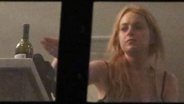 Lindsay Lohan alkolden kurtulamyor