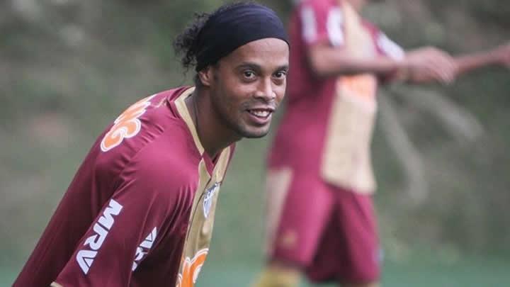 Ronaldinho geliyor...