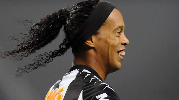 ebi'den Ronaldinho aklamas