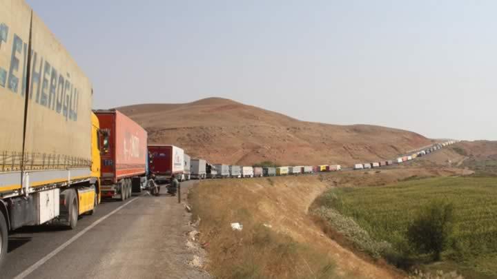 Habur'da 40 km'lik kuyruk