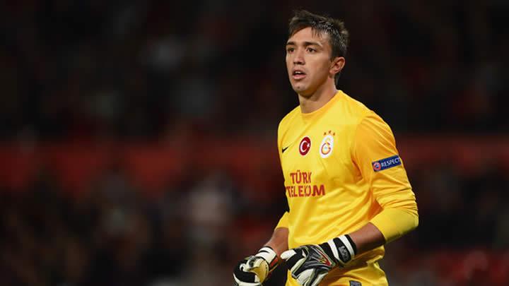 Muslera derbide oynayacak m"