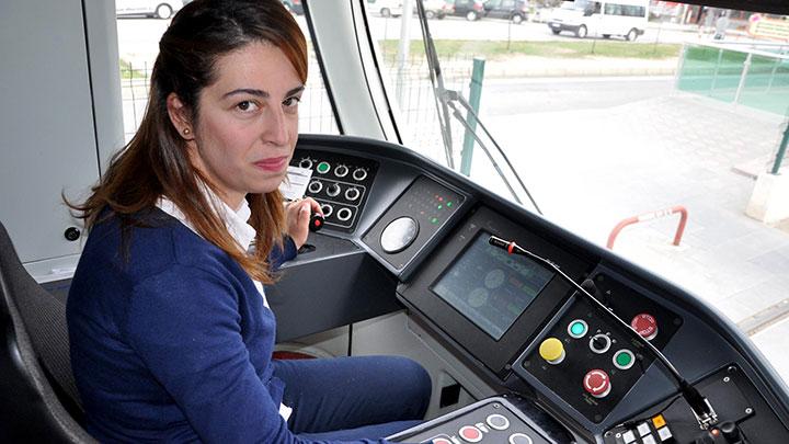 Yasemin retmenin tayini tramvaya kt!