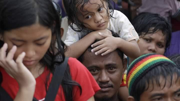 Filipinler'de tayfundan sonra deprem oku!