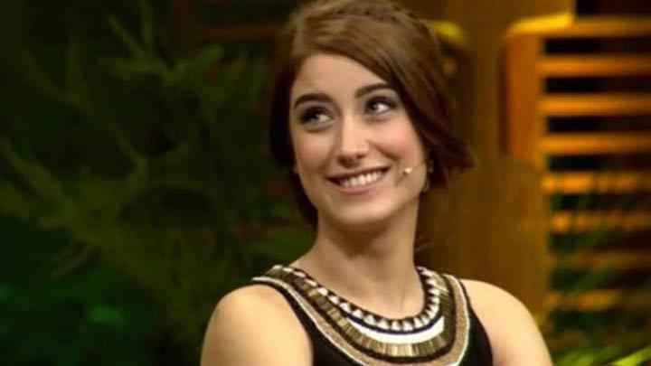 Hazal Kaya'nn yle bir tiki var ki...