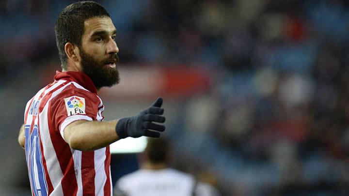 Arda Turan ayakta alkland