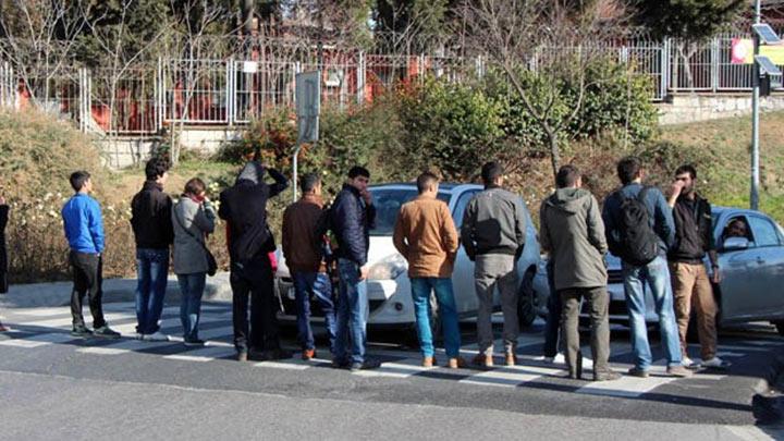 Kadky'de miting ncesi gerginlik