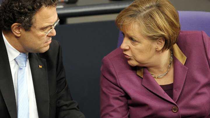 Merkel arad, bakan istifa etti