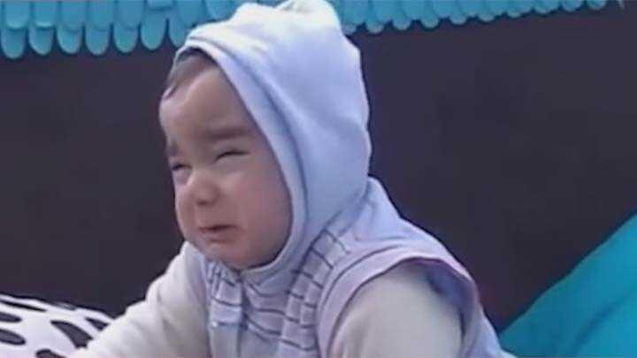 Babas arabesk trk sylediinde alayan bebek