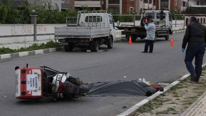 Manisa'da motosikletle kamyonet arpt