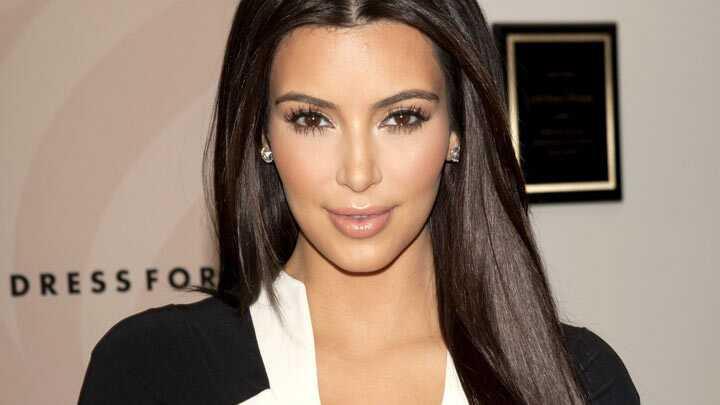 Kim Kardashian In Dugun Davetiyeleri Geri Donuyor