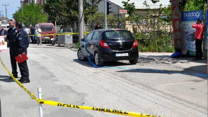 Trafikte yol verme kavgas: 1 l, 1 yaral