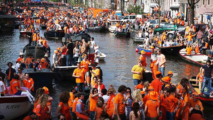 ki geceliine Kings Day ile Amsterdamda hissettirecek elence...