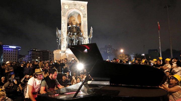 Taksim piyanisti Ukrayna'da