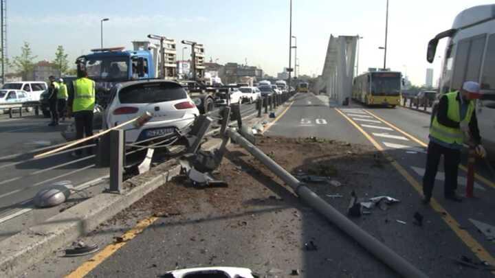 Metrobs seferleri aksad trafik fel oldu