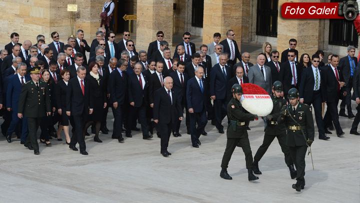 Devletin zirvesi Antkabirde -23 Nisan Ulusal Egemenlik Bayram 