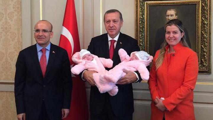 Mehmet imekten ikiz bebekleriyle Babakana ziyaret