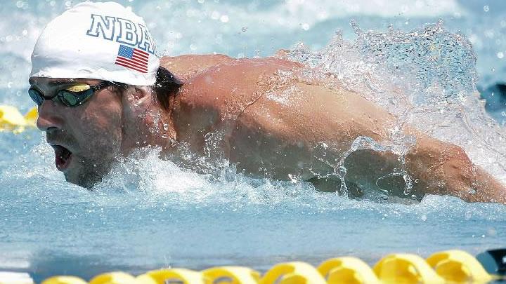 Michaeel Phelps havuza geri dnd