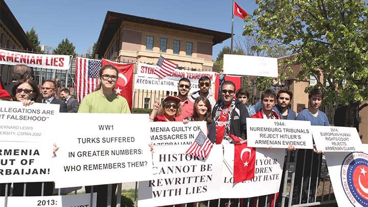 Trk ve Ermeniler'den karlkl gsteri 