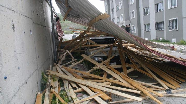 Deprem oluyor sandlar