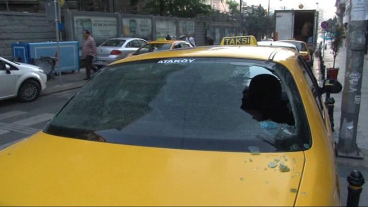 Taksim'de silahlar konutu