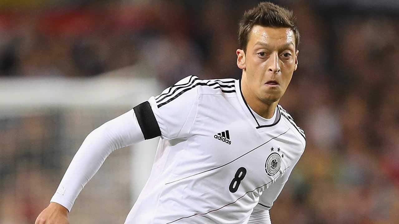 Mesut'un akl fikri kupada!