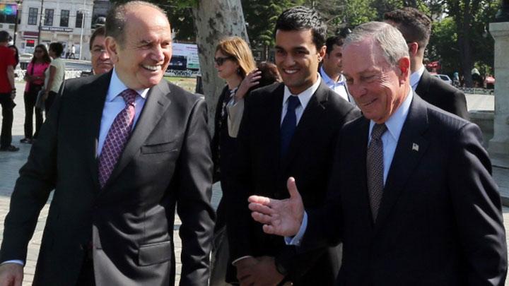 Micheal Bloomberg tarihi yarmaday gezdi