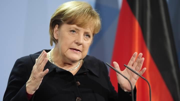 Merkel'e yeni kriptolu cep telefonu